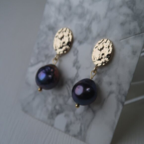 🌟Gorgeous Peacock Purple Edison Freshwater Pearl Earrings!🌟 - Picture 4 of 12